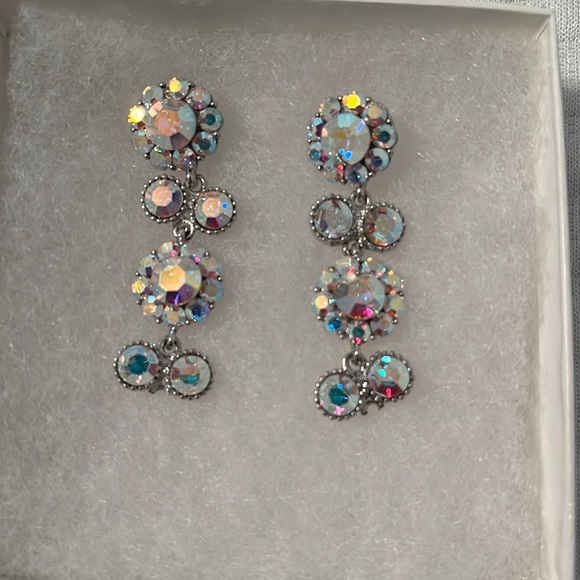 Earrings - Picture 1 of 2